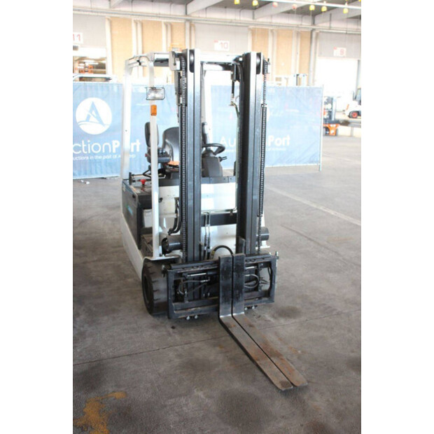 2015 UNICARRIERS AG1N1L18Q-46946920