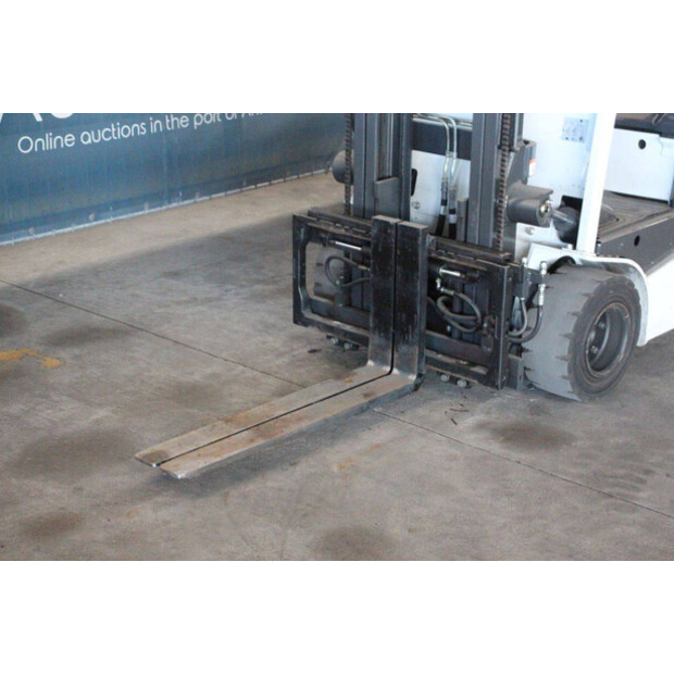 2015 UNICARRIERS AG1N1L18Q-46946923