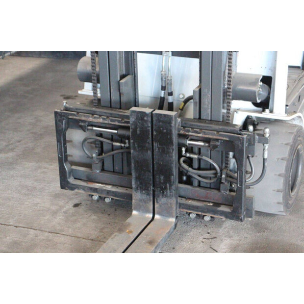 2015 UNICARRIERS AG1N1L18Q-46946924