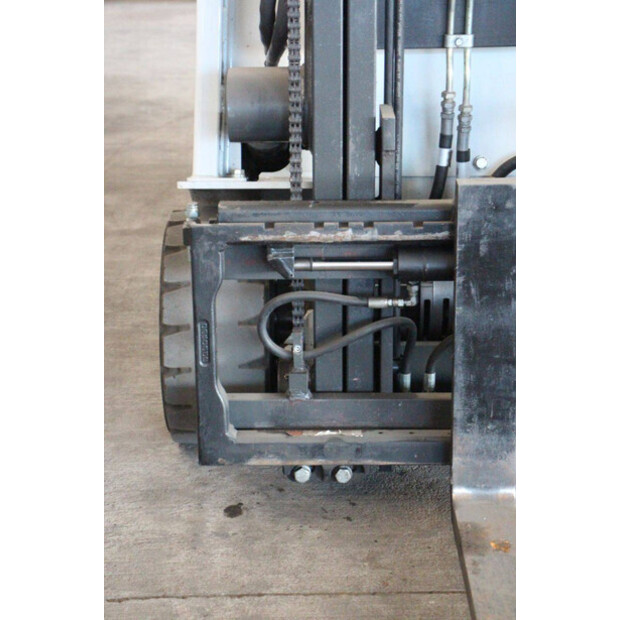 2015 UNICARRIERS AG1N1L18Q-46946925