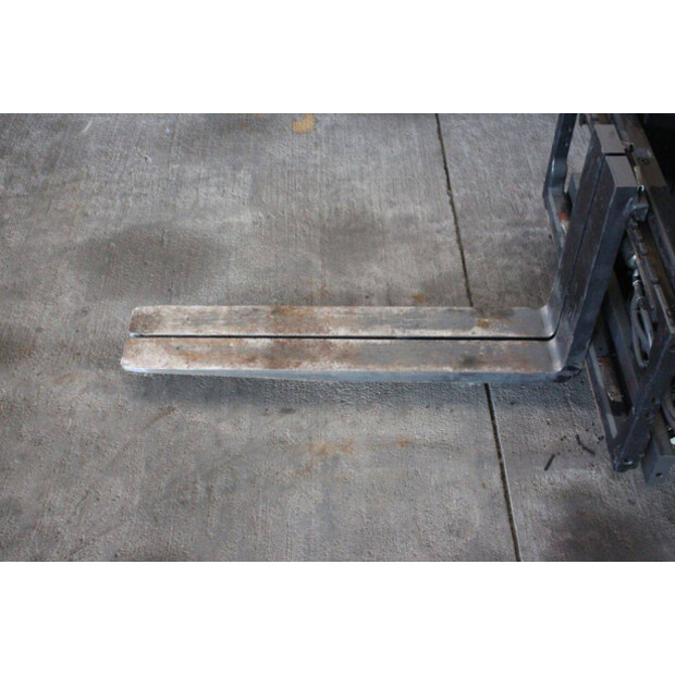 2015 UNICARRIERS AG1N1L18Q-46946926