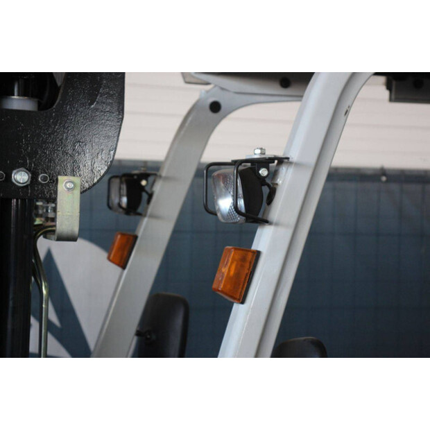 2015 UNICARRIERS AG1N1L18Q-46946927