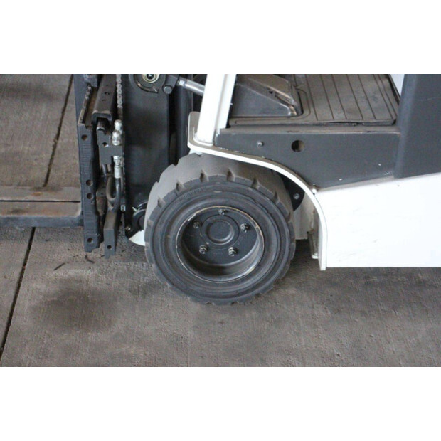 2015 UNICARRIERS AG1N1L18Q-46946928