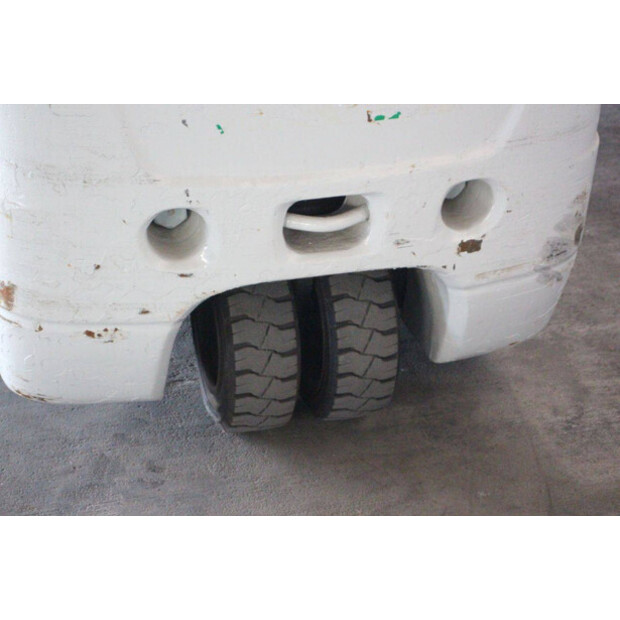 2015 UNICARRIERS AG1N1L18Q-46946930