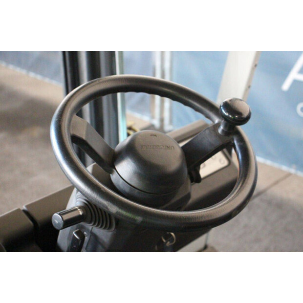 2015 UNICARRIERS AG1N1L18Q-46946936