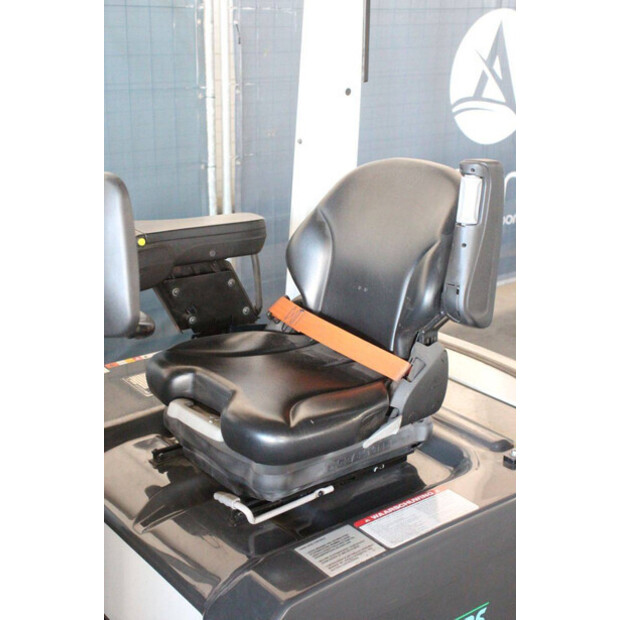 2015 UNICARRIERS AG1N1L18Q-46946938