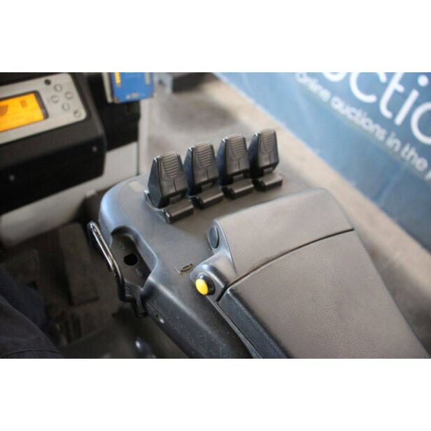 2016 UNICARRIERS AG1N1L18Q-46946998