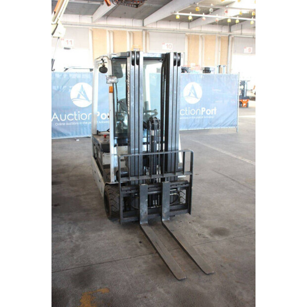 2015 UNICARRIERS AG1N1L18Q-46947040