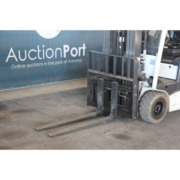 2015 UNICARRIERS AG1N1L18Q-46947043