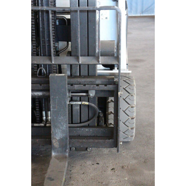 2015 UNICARRIERS AG1N1L18Q-46947045