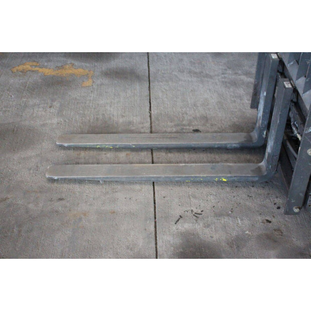 2015 UNICARRIERS AG1N1L18Q-46947046