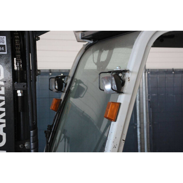 2015 UNICARRIERS AG1N1L18Q-46947047