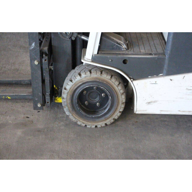 2015 UNICARRIERS AG1N1L18Q-46947048