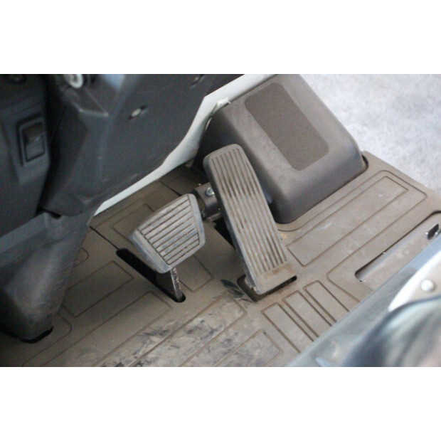 2015 UNICARRIERS AG1N1L18Q-46947055