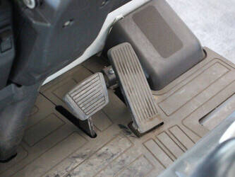 2015-unicarriers-ag1n1l18q-1449393-46947055