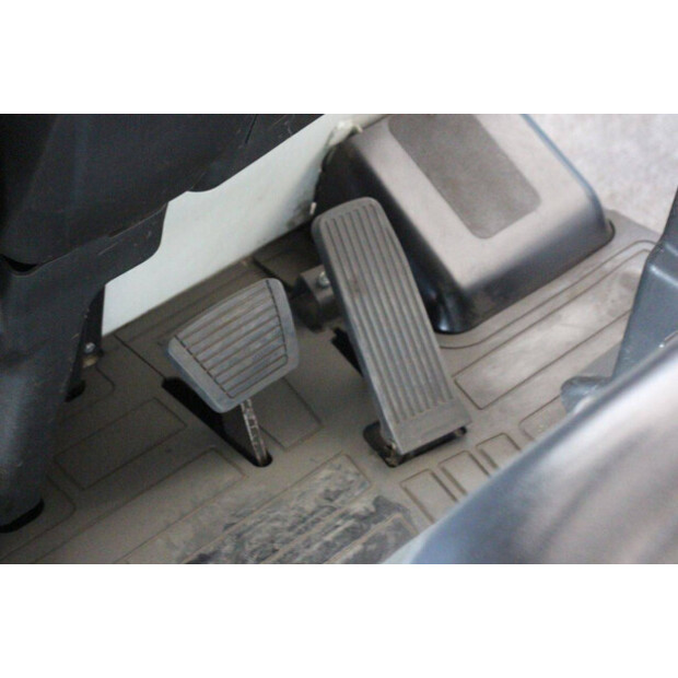 2015 UNICARRIERS JAG1N1L16Q-46947114