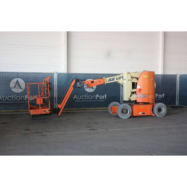 2013 JLG E300AJP-46947155