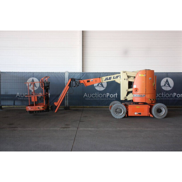 2013 JLG E300AJP-46947156