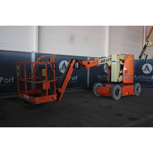 2013 JLG E300AJP-46947162