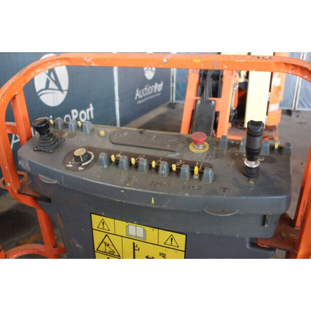 2013 JLG E300AJP-46947165