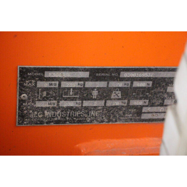 2013 JLG E300AJP-46947176