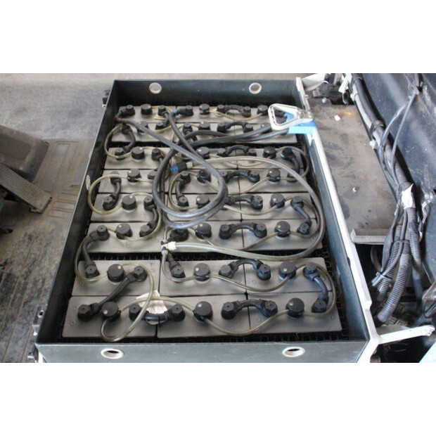 2014 UNICARRIERS AG1N1L16Q-46947291