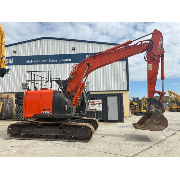 2018 هيتاشى-46952702