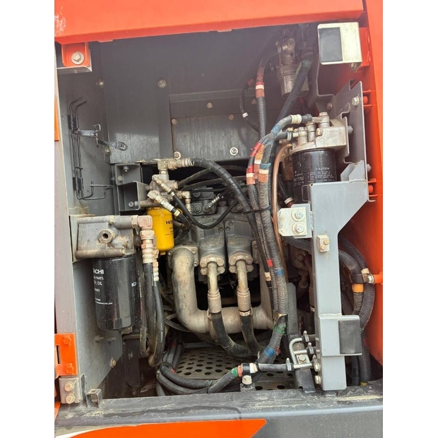 2018 هيتاشى-46952708