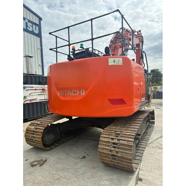 2018 هيتاشى-46952709