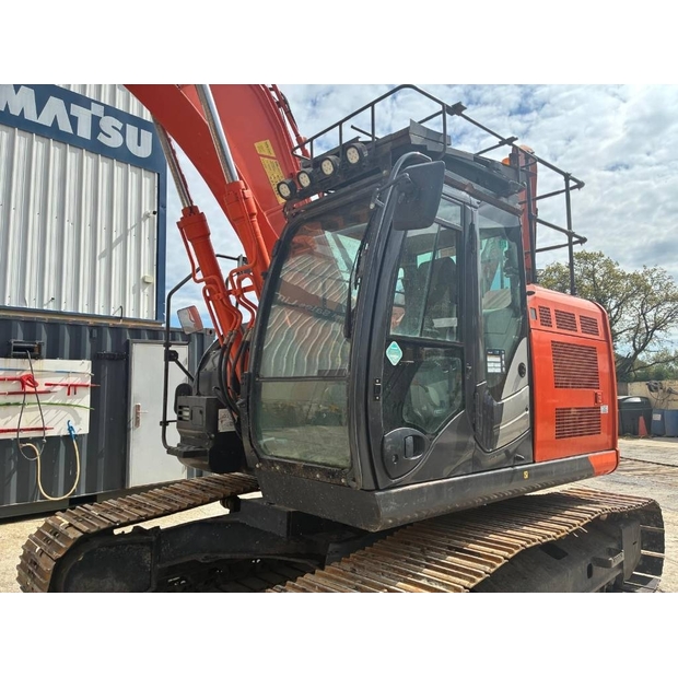 2018 هيتاشى-46952719