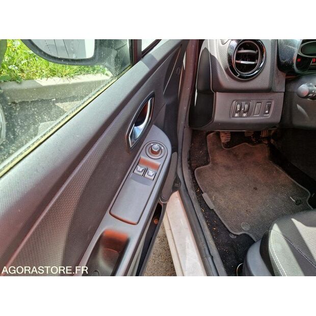 2015 رينو Clio-46963908