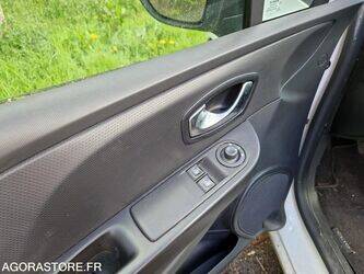 2015-renault-clio-1449550-46964235