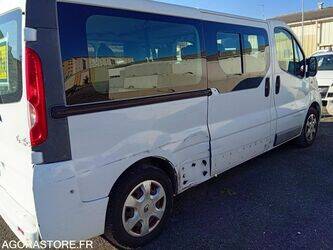 2011-renault-trafic-1449555-46964386