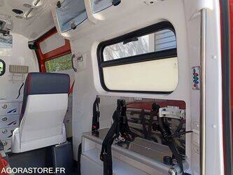 2015-renault-master-1449556-46964442