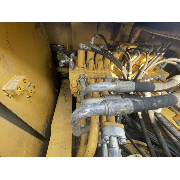 2022 كاتربيلر 340D2L-46965580