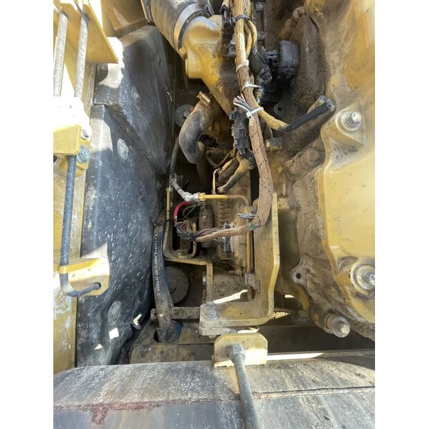 2022 كاتربيلر 340D2L-46965585