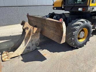 2017-volvo-ew140d-1443582-46966175