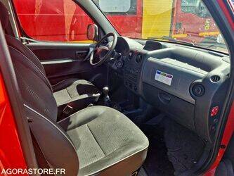 2005-peugeot-partner-1449747-46982911