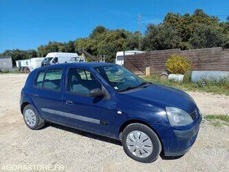 2004-renault-clio-1449781-46983742