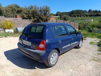 2004-renault-clio-1449781-46983743