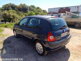2004-renault-clio-1449781-46983745