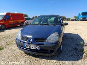 2004-renault-clio-1449781-46983749