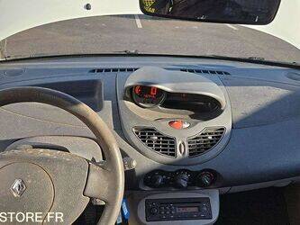 2009-renault-twingo-1449787-46983843