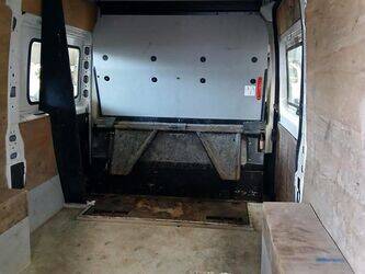 2011-peugeot-boxer-1449788-46983897