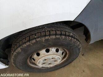 2011-peugeot-boxer-1449788-46983901