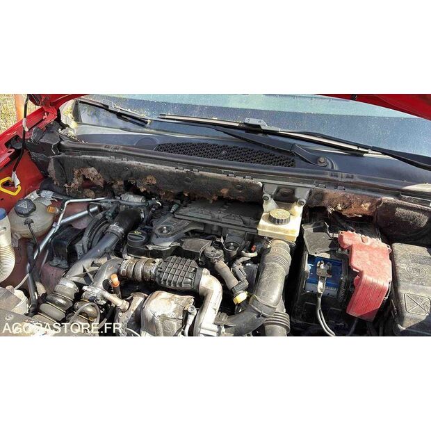 2015 Peugeot PARTNER-46984054