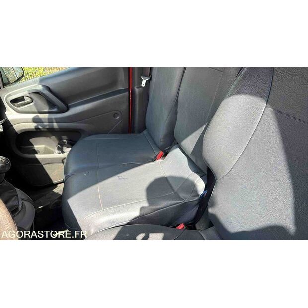 2015 Peugeot PARTNER-46984060