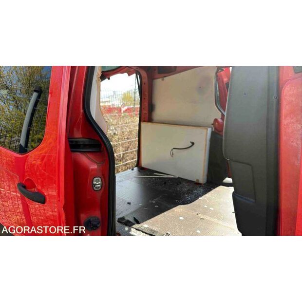 2015 Peugeot PARTNER-46984061