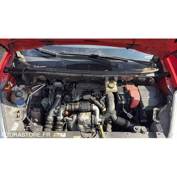 2015 Peugeot PARTNER-46984065