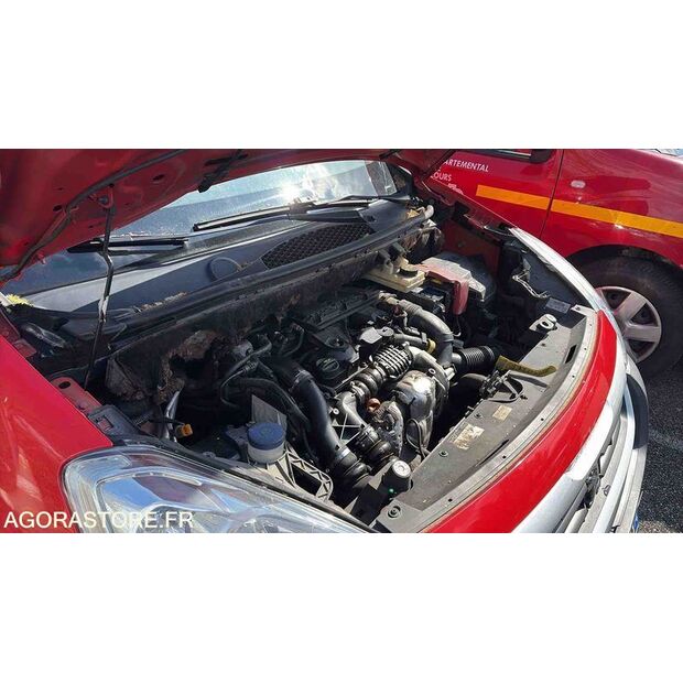 2015 Peugeot PARTNER-46984071
